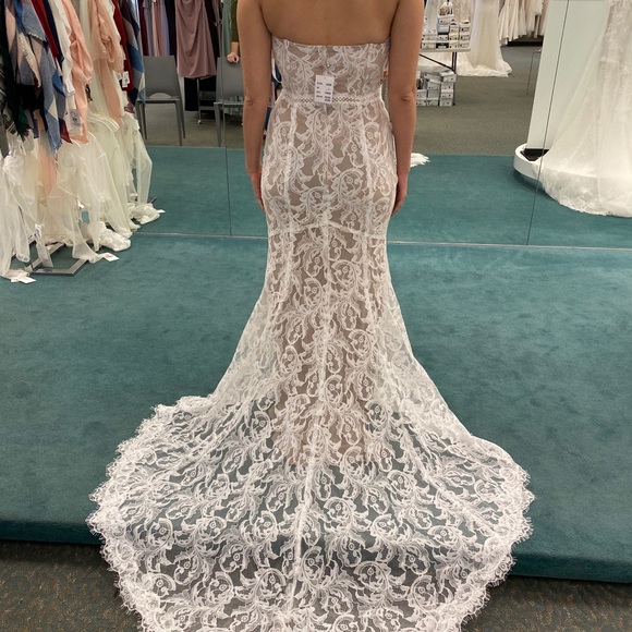 Wedding dress - Picture 12 of 12